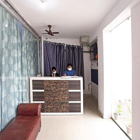 Aero Home Stay- Bed & Breakfast New Delhi Extérieur photo