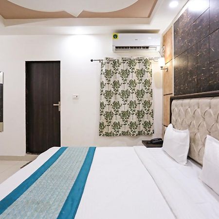 Aero Home Stay- Bed & Breakfast New Delhi Extérieur photo