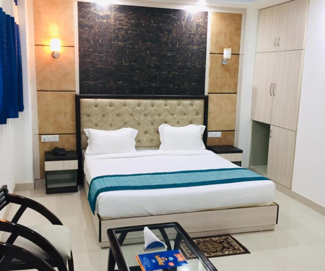 Aero Home Stay- Bed & Breakfast New Delhi Extérieur photo