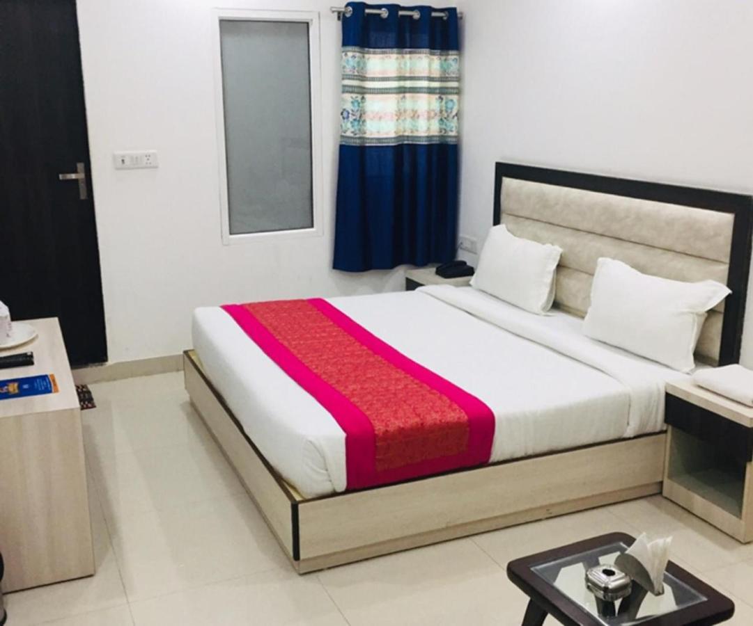 Aero Home Stay- Bed & Breakfast New Delhi Extérieur photo