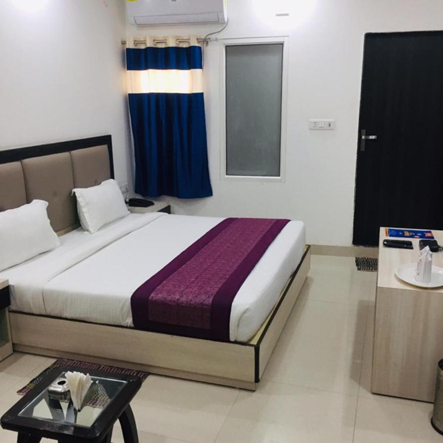 Aero Home Stay- Bed & Breakfast New Delhi Extérieur photo