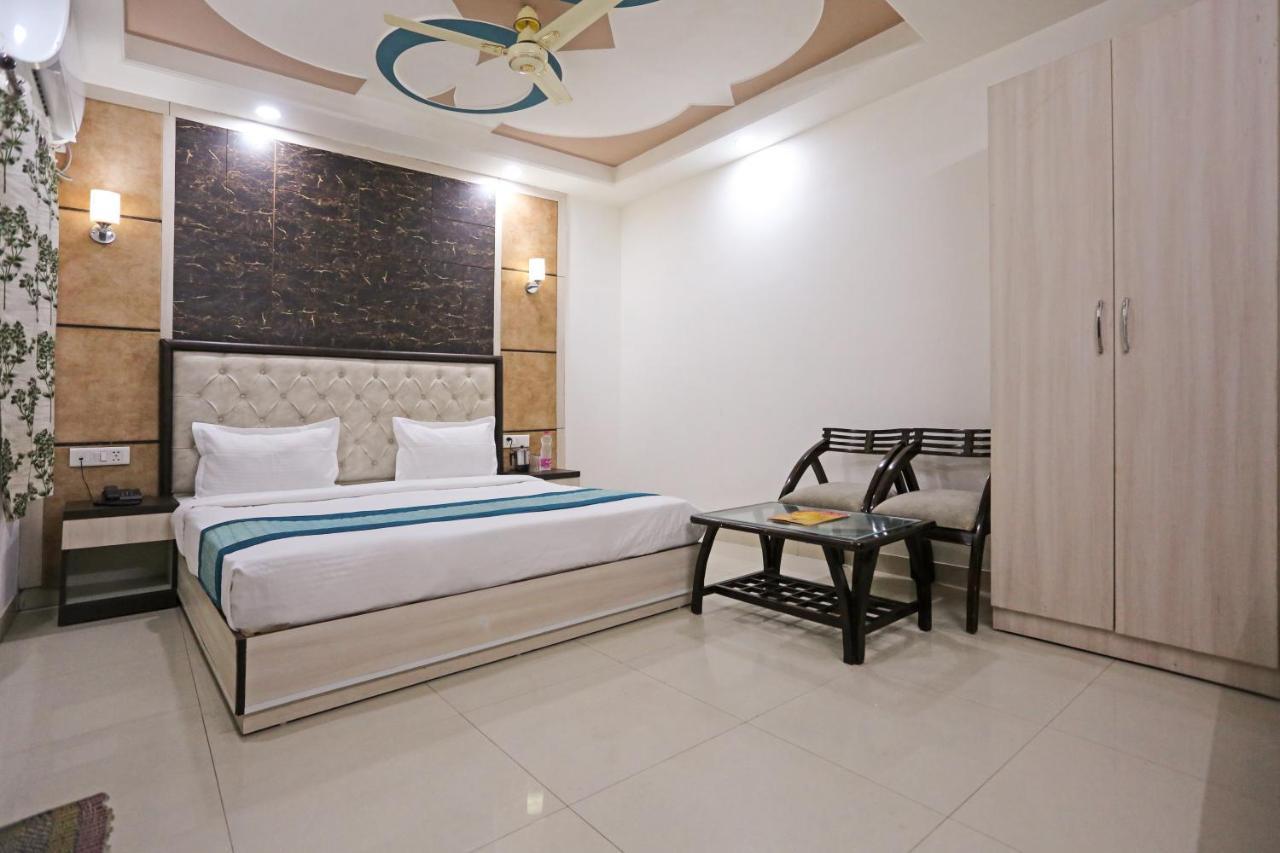 Aero Home Stay- Bed & Breakfast New Delhi Extérieur photo