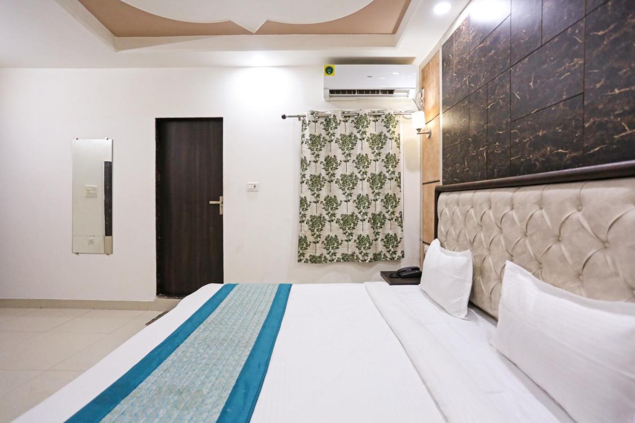 Aero Home Stay- Bed & Breakfast New Delhi Extérieur photo