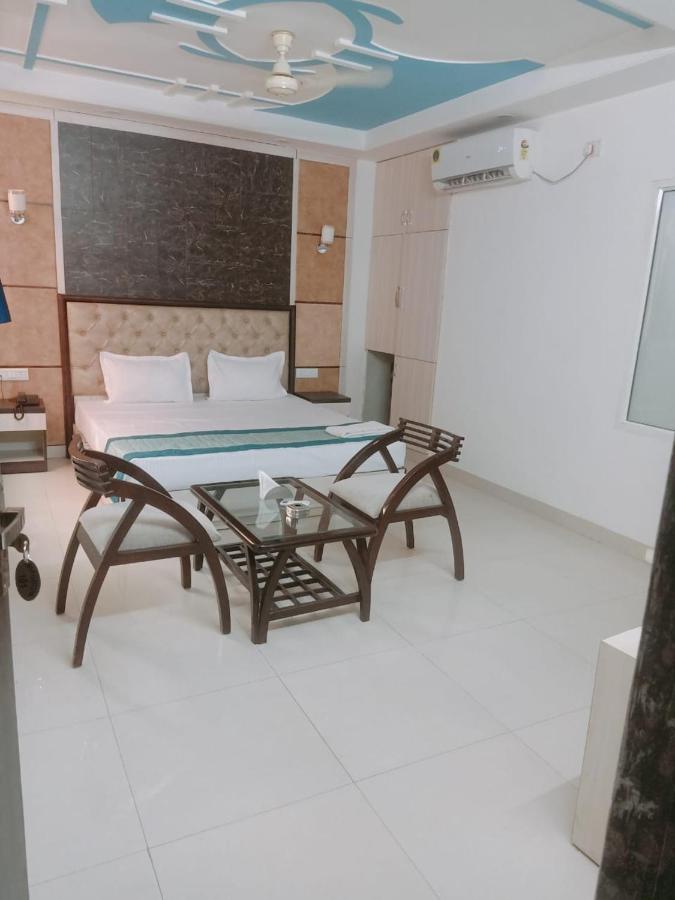 Aero Home Stay- Bed & Breakfast New Delhi Extérieur photo